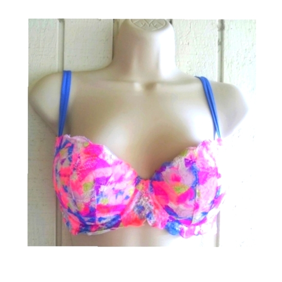 PINK Victoria's Secret Other - NWOT PINK Bra 34D